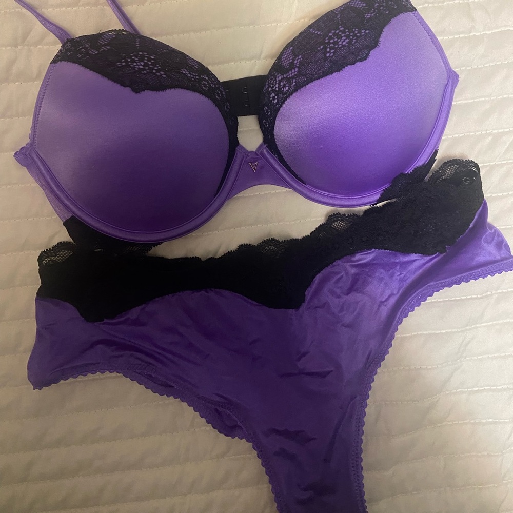 Brand New Victoria’s Secret set. NWT